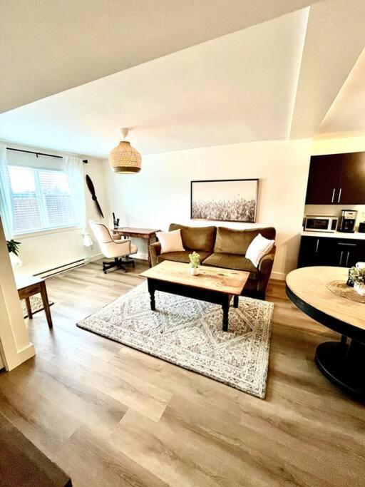 Cozy Lakeview Suite Victoria Kültér fotó