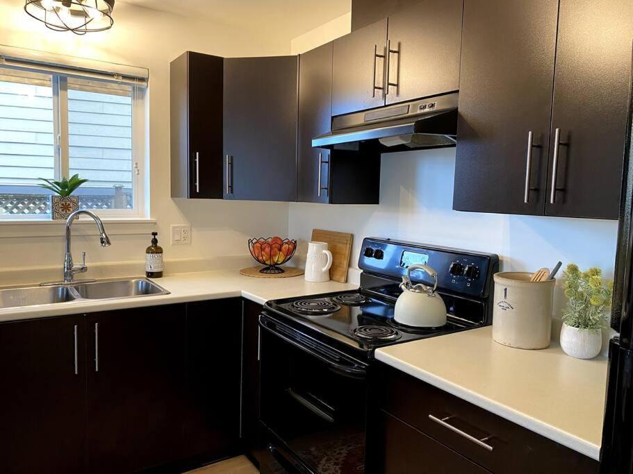 Cozy Lakeview Suite Victoria Kültér fotó